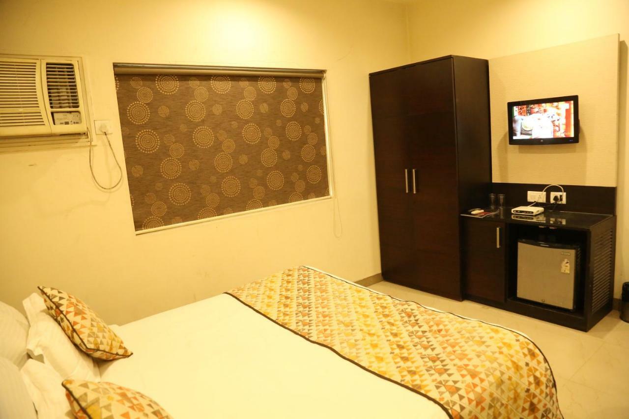 Hotel Deviram Palace Agra  Exteriör bild